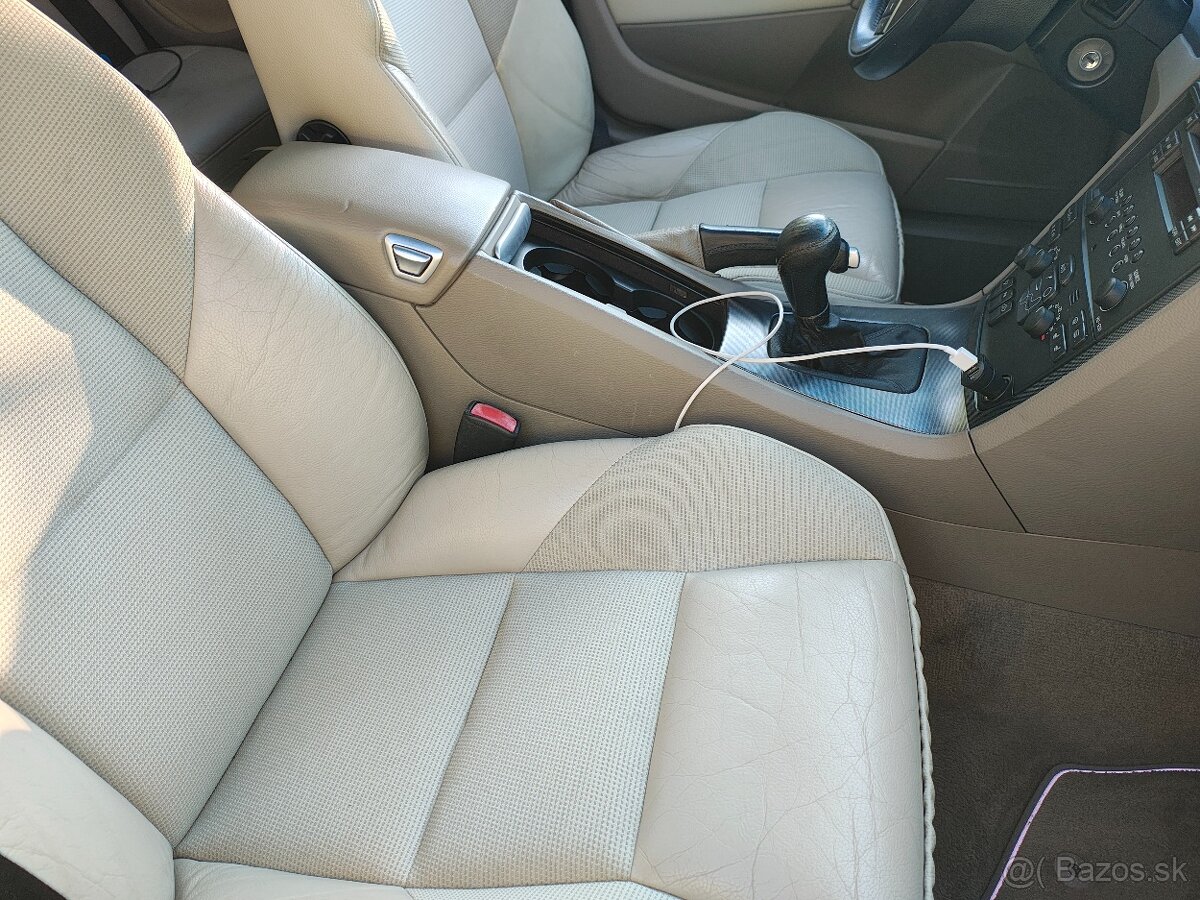 Volvo V70 D5, manuál - 6