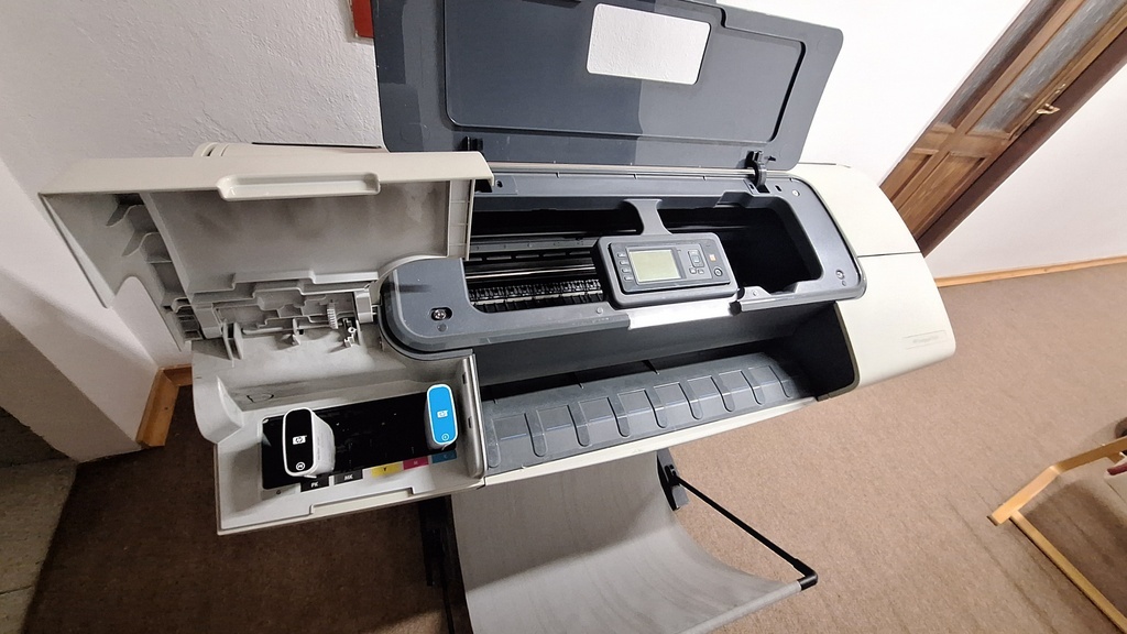 Darujem ploter HP_T610 - 6