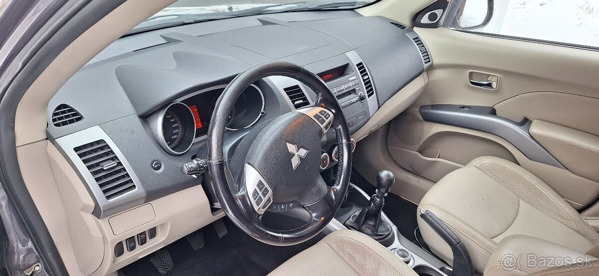 Predám Mitsubishi Outlander 4 x 4 - 6