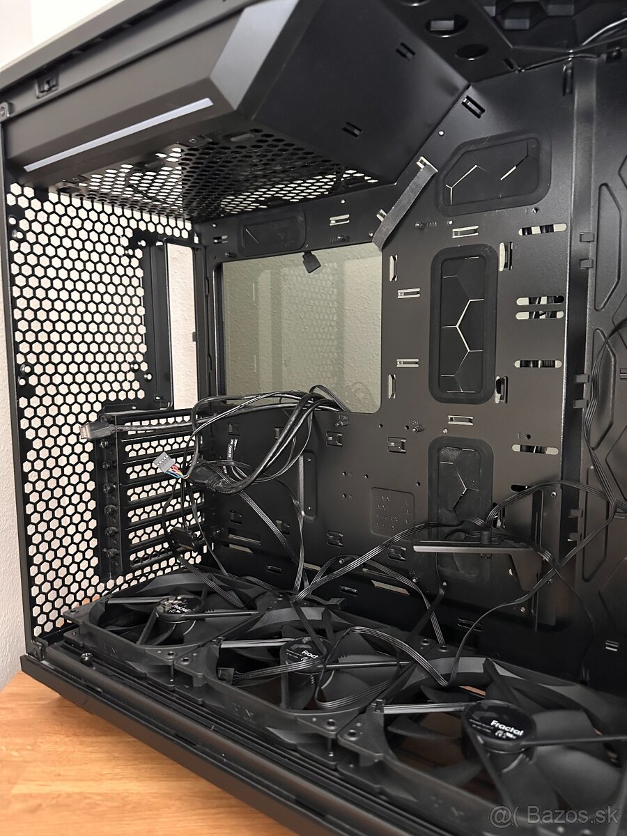 PC skrinka Fractal Design Torrent TG Dark - 6