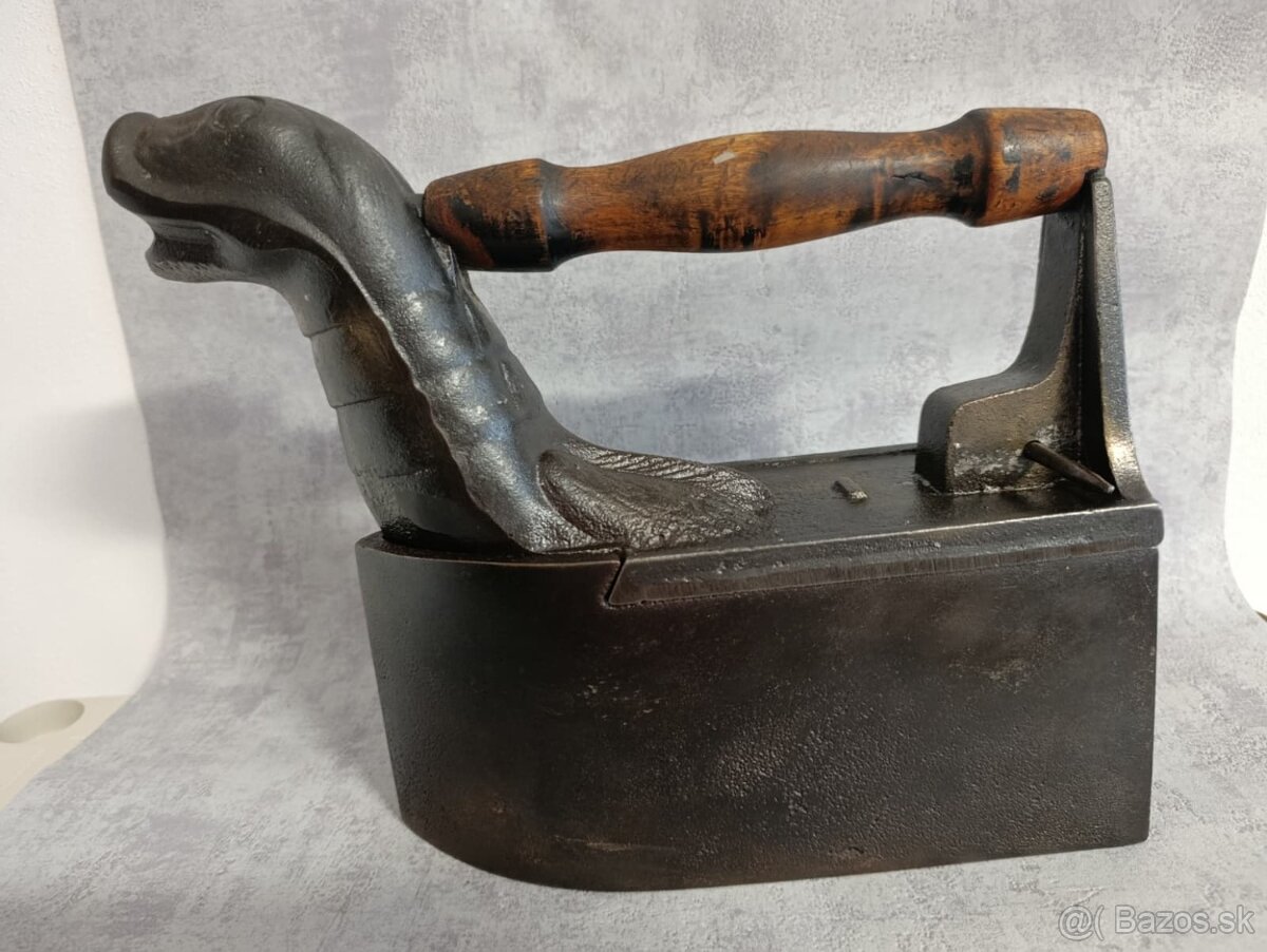 Obrovská atypická komínová žehlička, 9,65kg TOP. Doprava 0 - 6