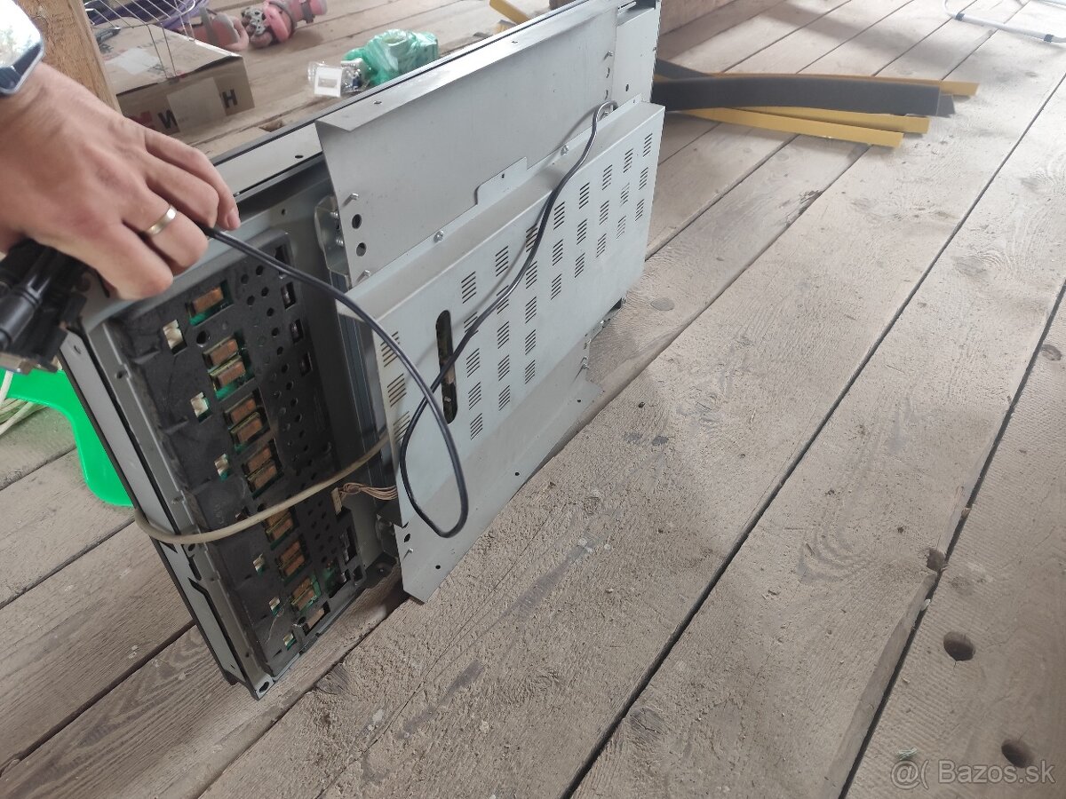 obrazovka TFT-LCD, dotikový 32" - 6