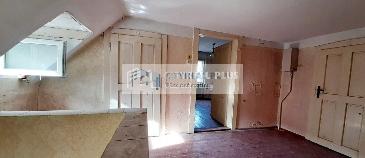 Na predaj starší dvojpodlažný rodinný dom v meste Nové Zámky - 6