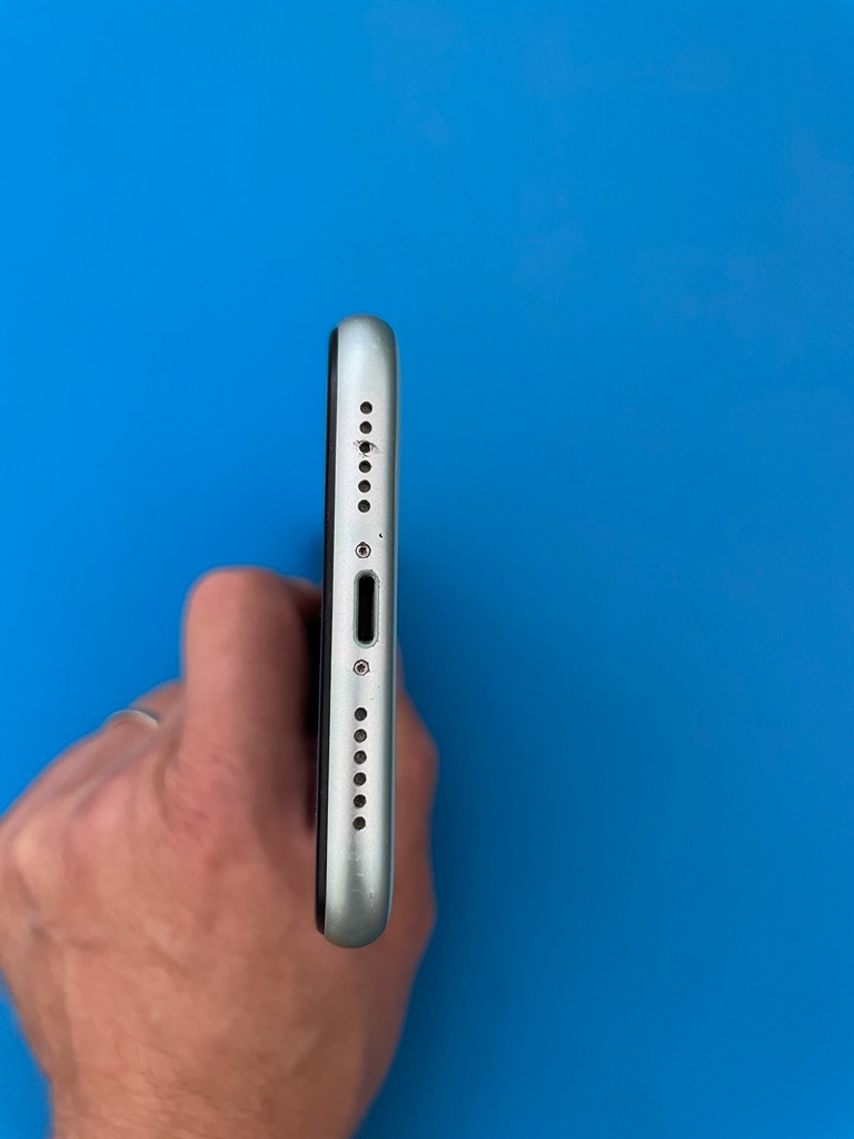 iPhone 11 64 GB - 6