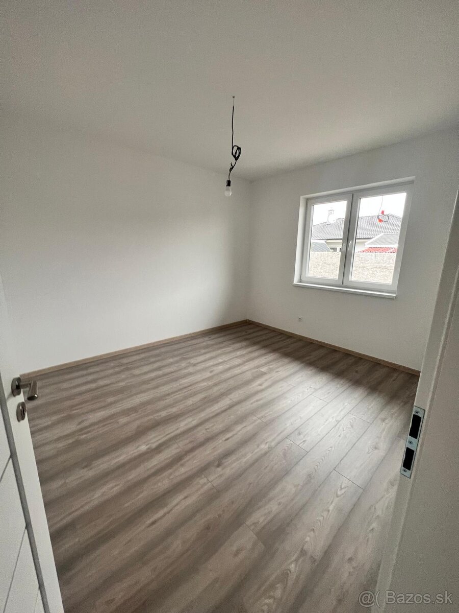 EXKLUZÍVNE- Novostavba hneď pri centre Dunajskej Stredy - 6