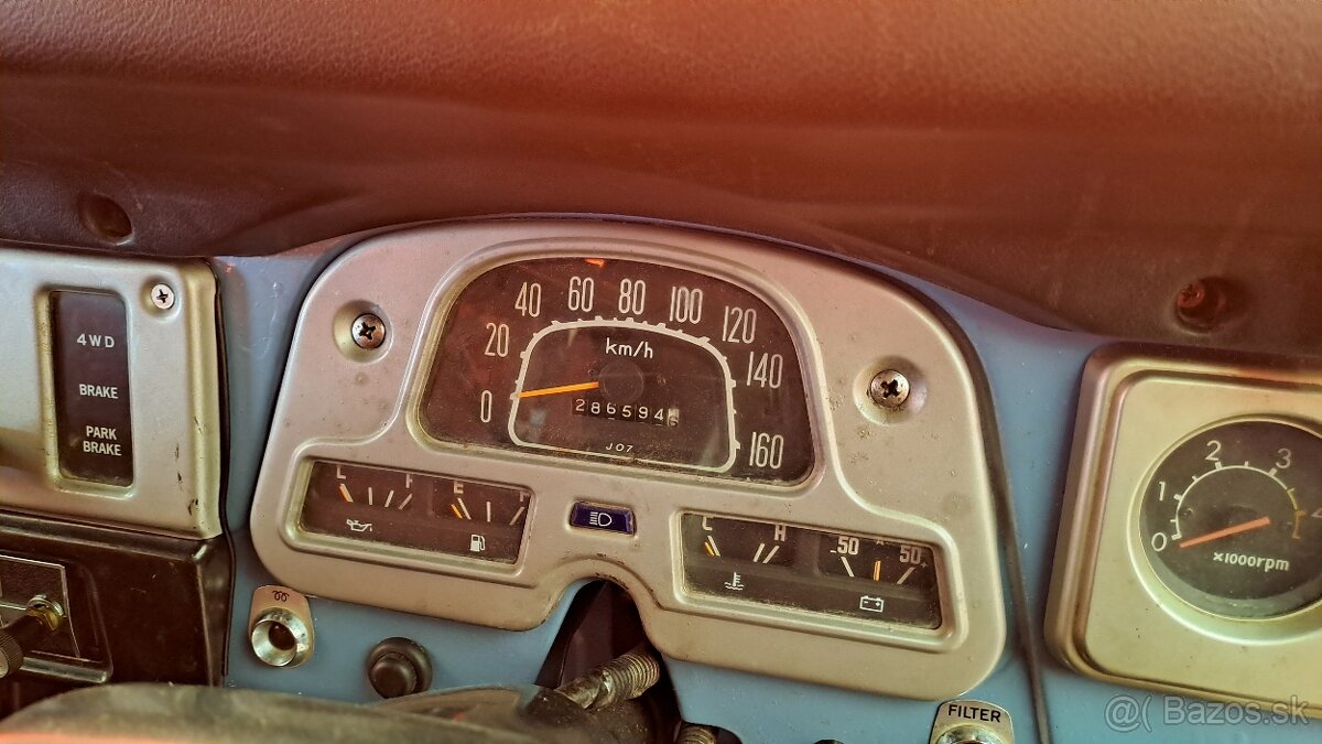 Toyota Land Cruiser HJ47 - 6
