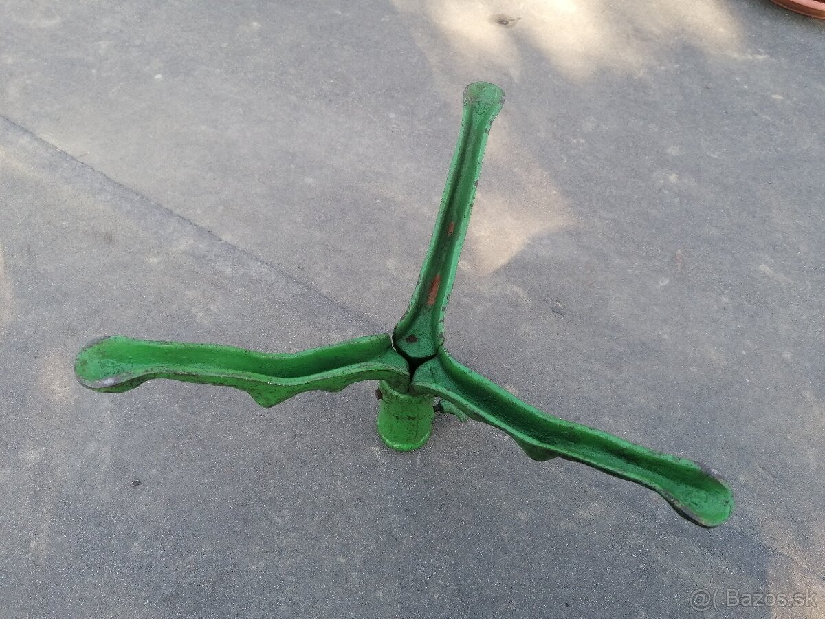 Predám starožitný stojan na Vianočný stromček - 6