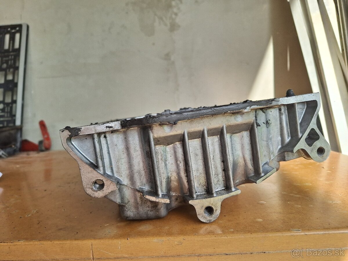 Predám olejovú vaňu a veko motora plus kryt - 6