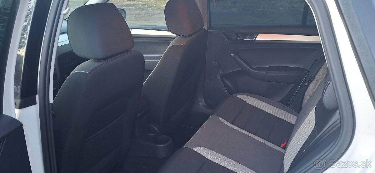 Predám škodu rapid spaceback - 6