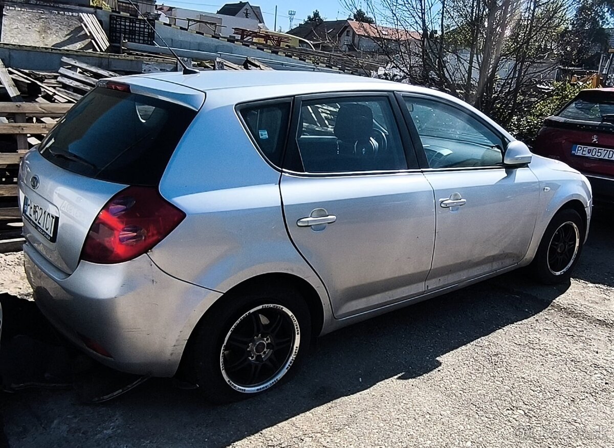 Predám kia ceed 1.6 burana - 6