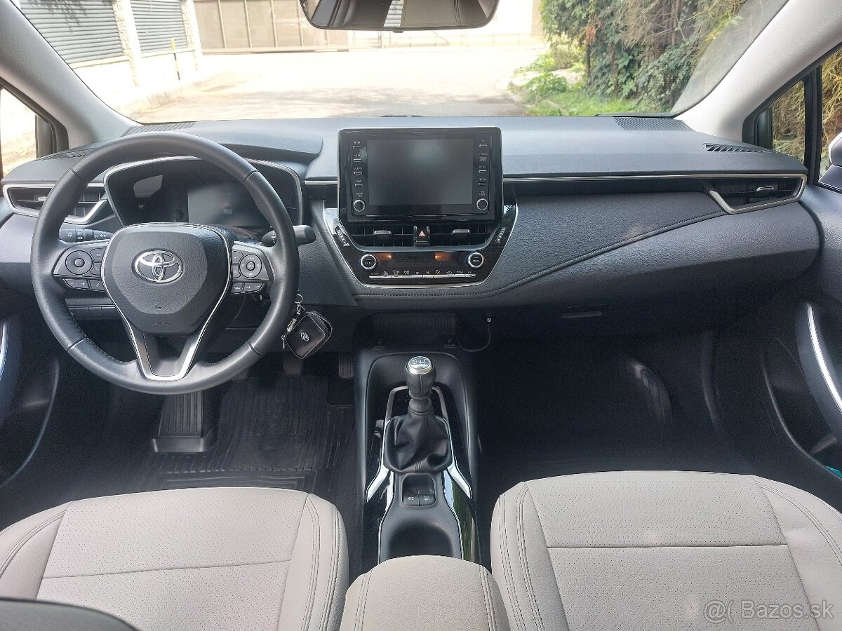 Toyota Corolla 1.6 benzín, 42 000 km, r. 2020 ako nová - 6