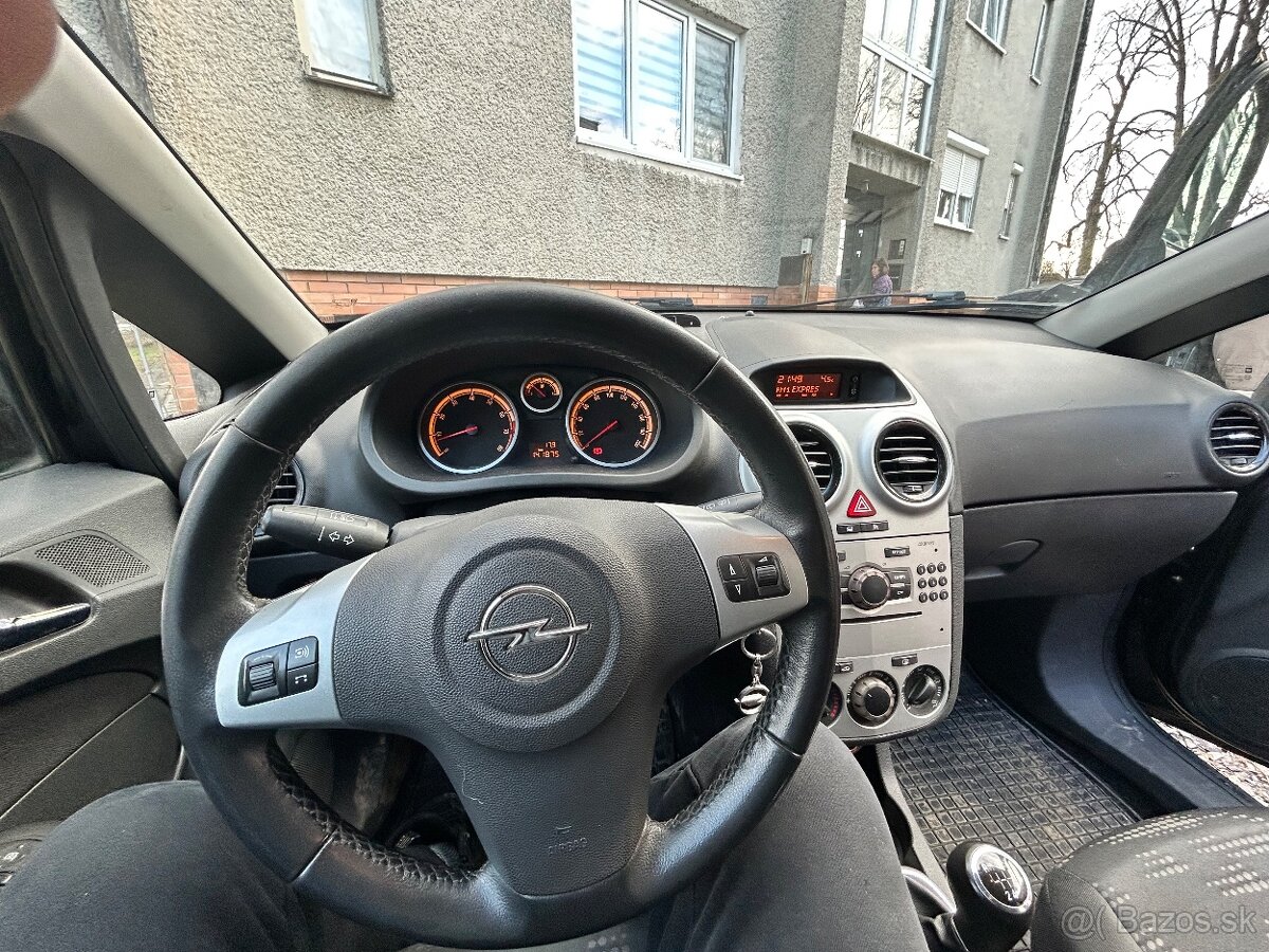 Predám Opel corsa 1.3i - 6
