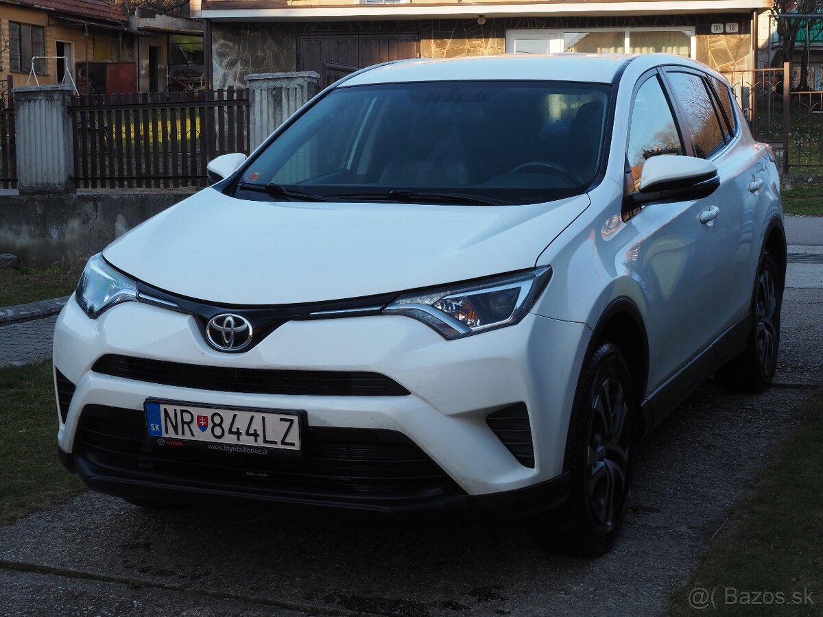 Toyota RAV4 4x4 2017 vyborny stav - 6