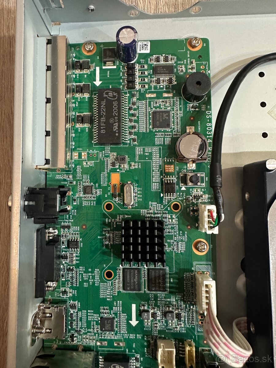 NVR Hikvison pre 4kamery POE - 6