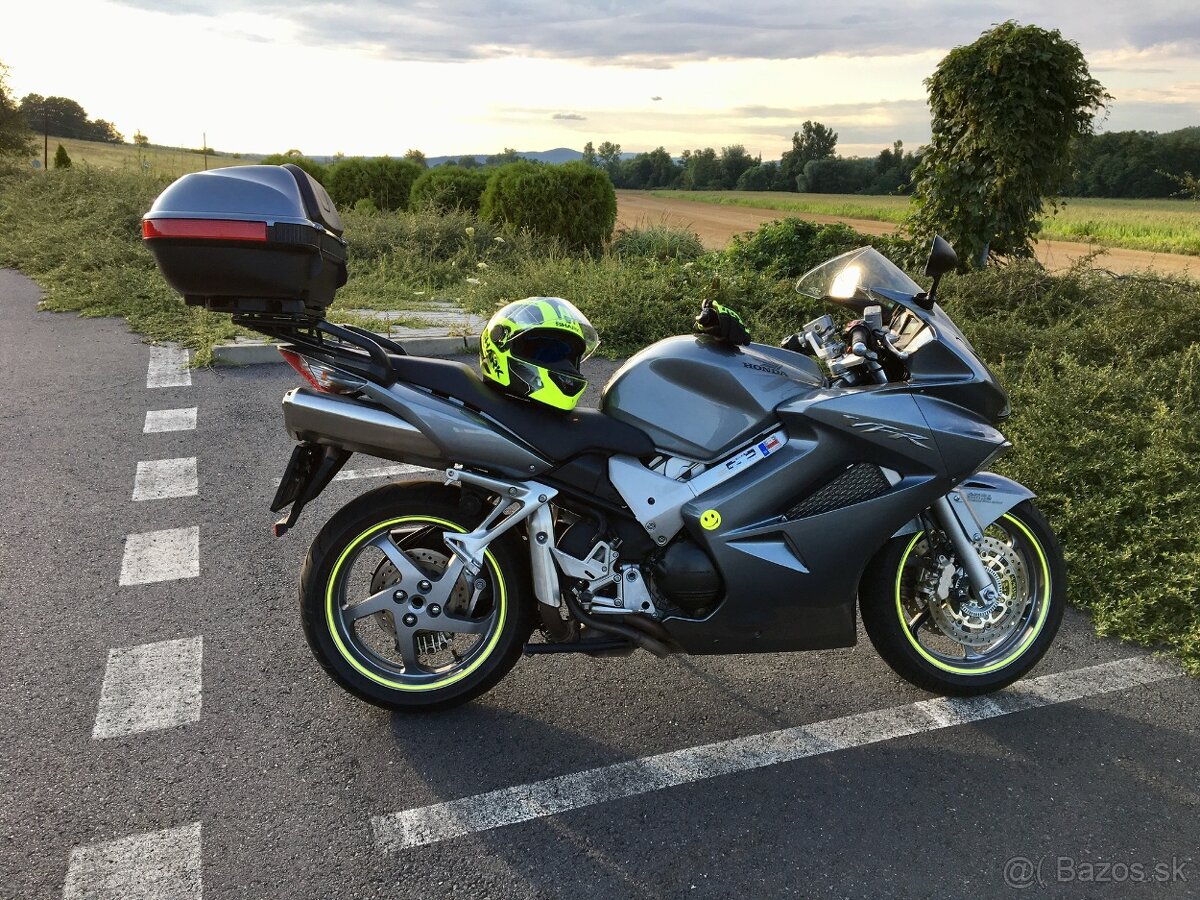 HONDA VFR-800 ABS (VTEC) - r.v.2009 - 6