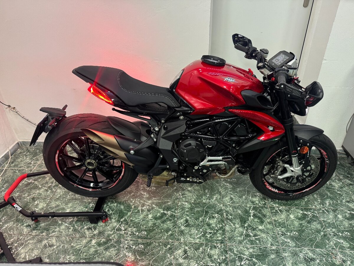 MV Agusta Dragster 800R 1. maj DPH 1980km - 6