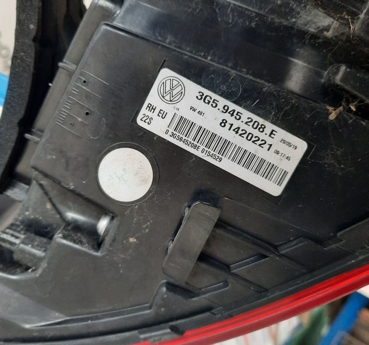 Volkswagen Passat B8 2.0 TDi 2019 predám ZADNÉ SVETLá, ZADNÝ - 6