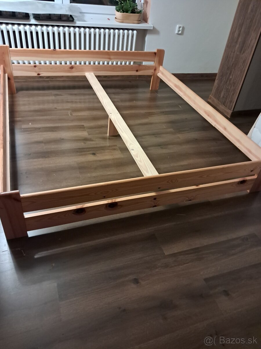 Drevená posteľ s matracom - 6