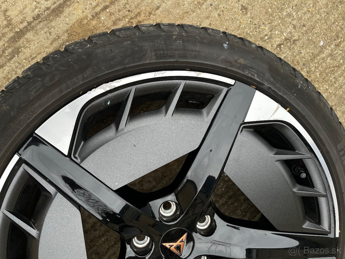 Kolesa Cupra Born 215/45 R20 - 6