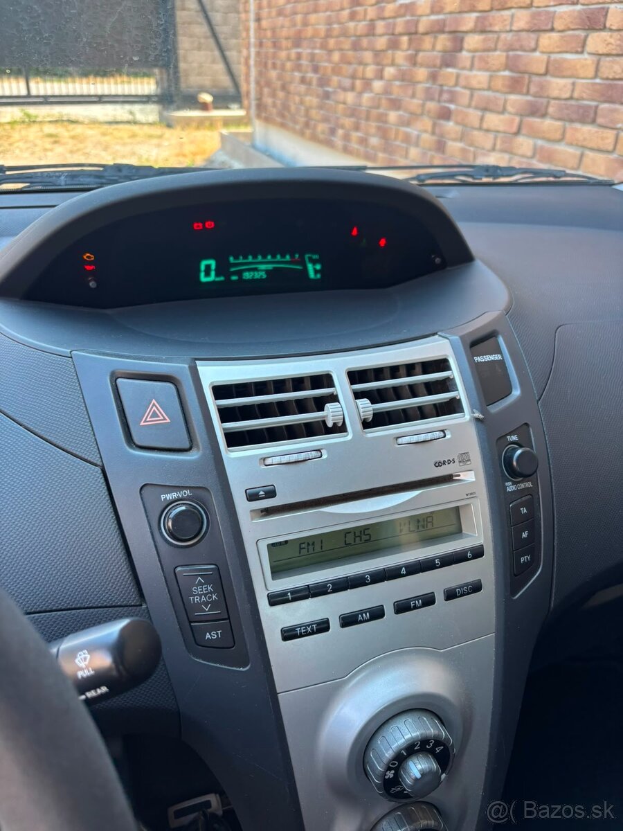 Toyota Yaris 2006, STK/EK do 8/2028 - 6