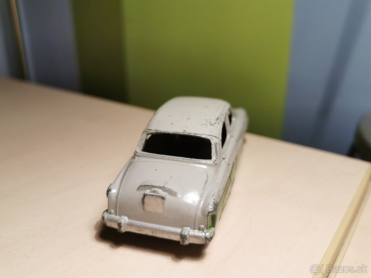 Dinky toys Vauxhall Cresta - 6