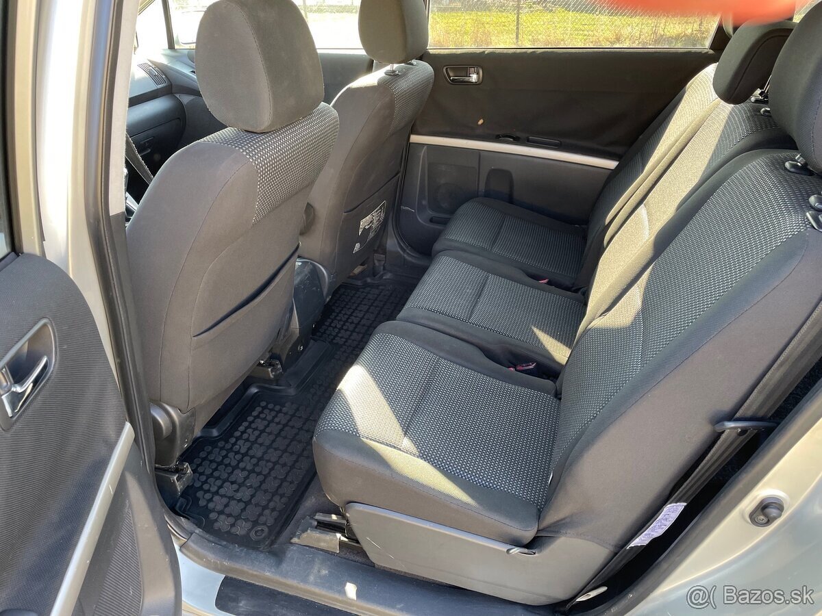 Toyota Corolla Verso - 6