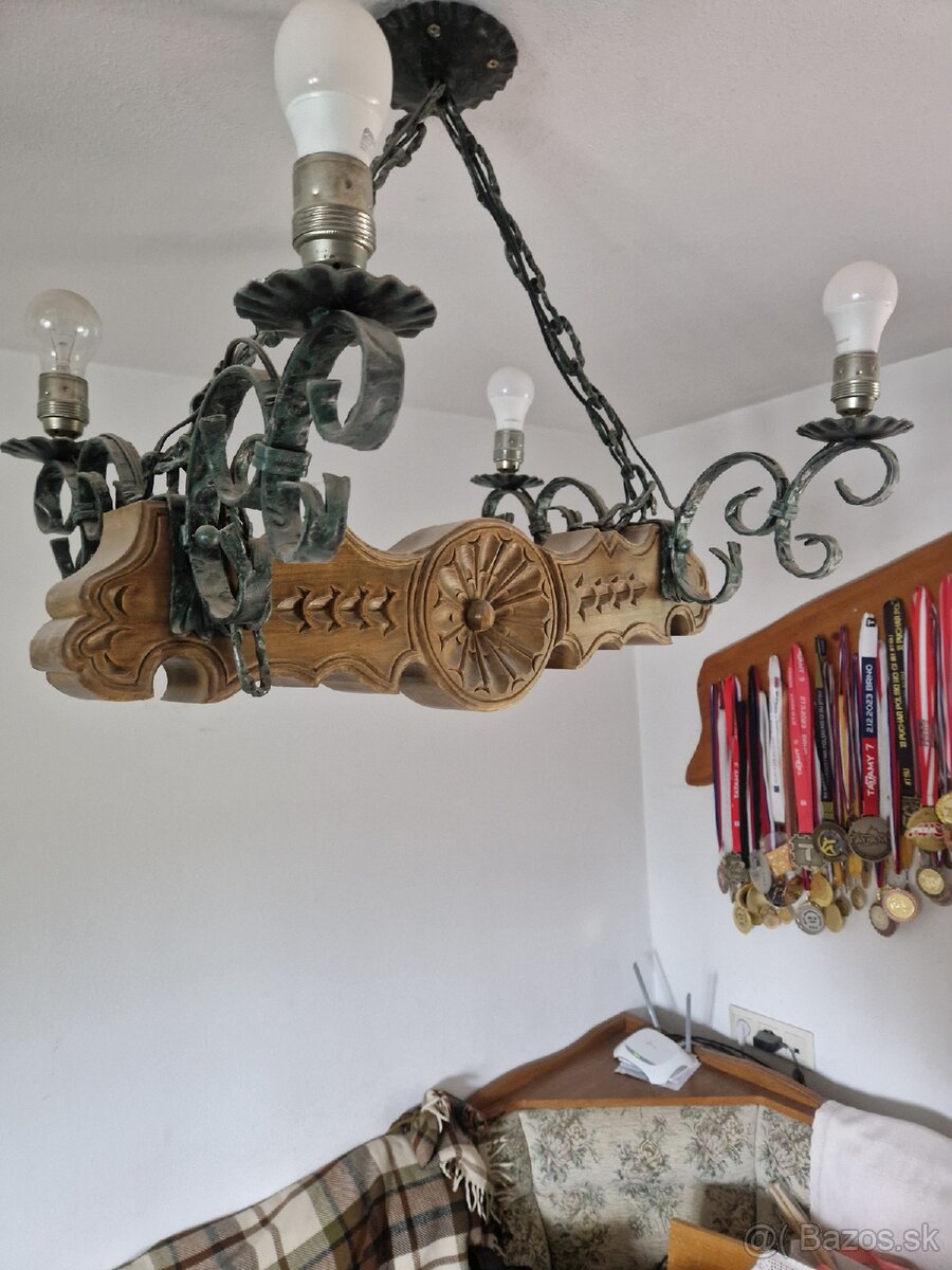 Vyrezávaný dubový luster - 6
