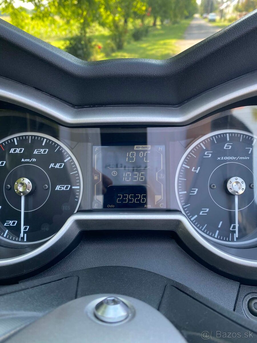 Yamaha X-MAX 300 - 6