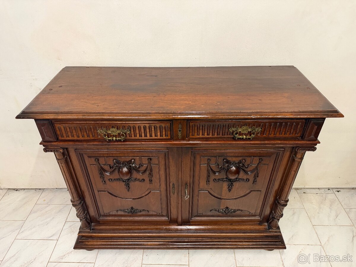 Starožitná masivní skříň - 6