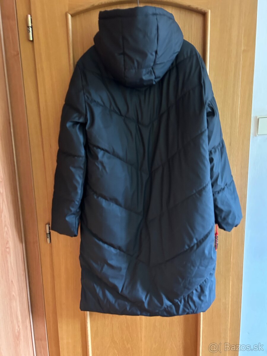 ČIERNA BUNDA zn.JDY č.L + šál - 6