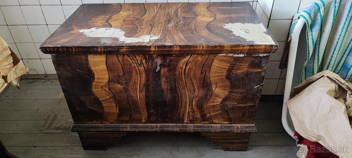 Krásna stará drevená truhlica - 6