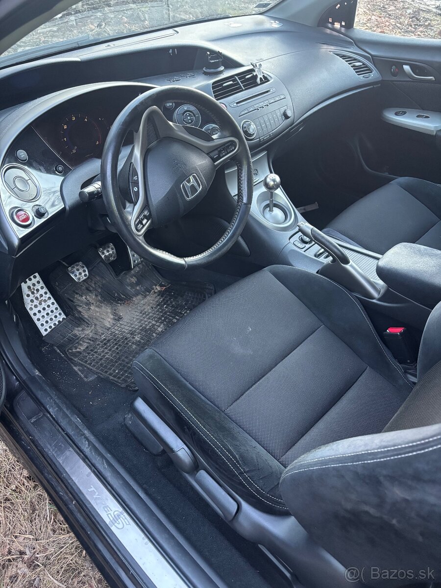 Rozpredám Honda civic 8g 2.2 cdti 103kw UFO - 6