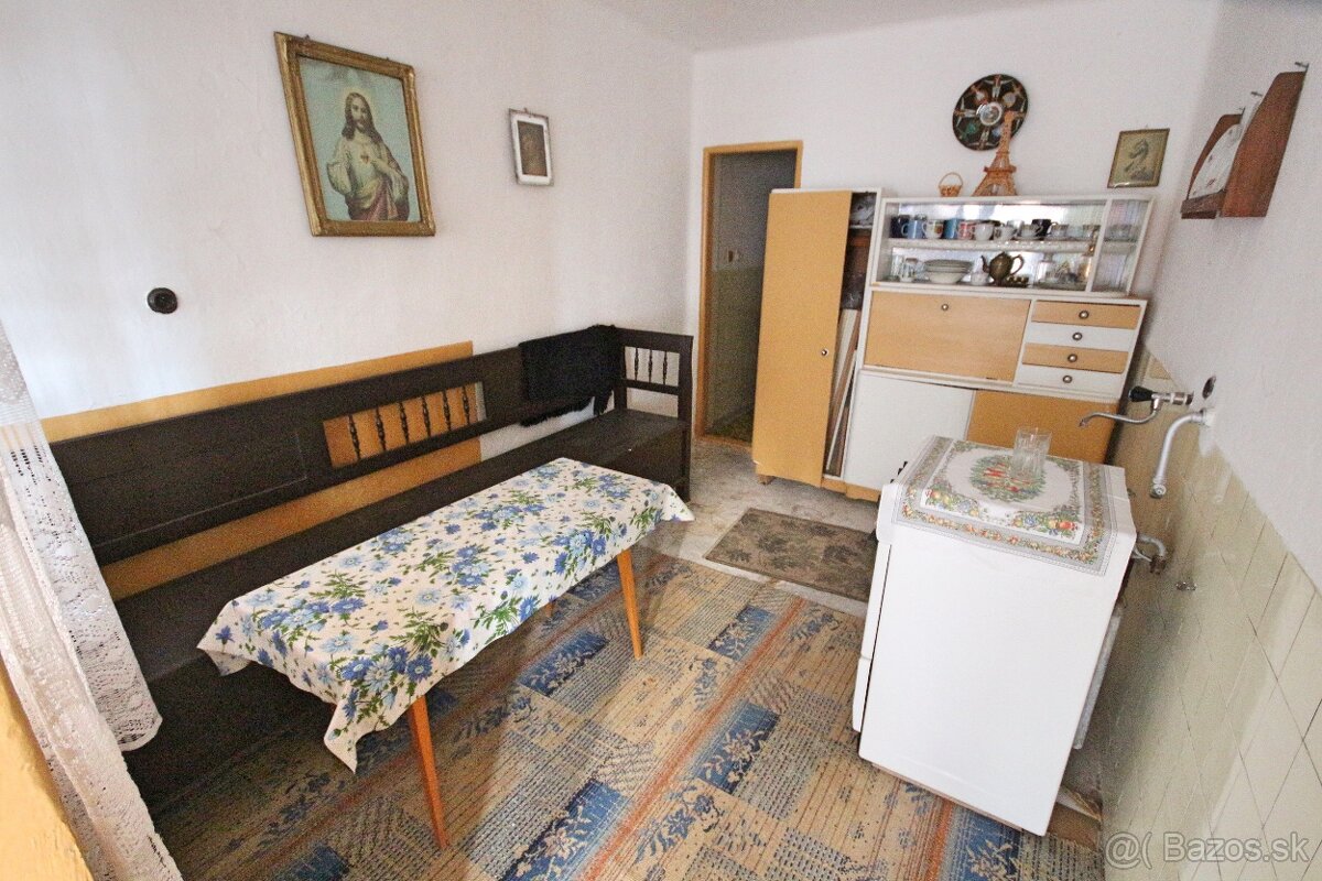 ZNÍŽENÁ CENA: Rodinný dom s veľkým pozemkom v obci Staré - 6