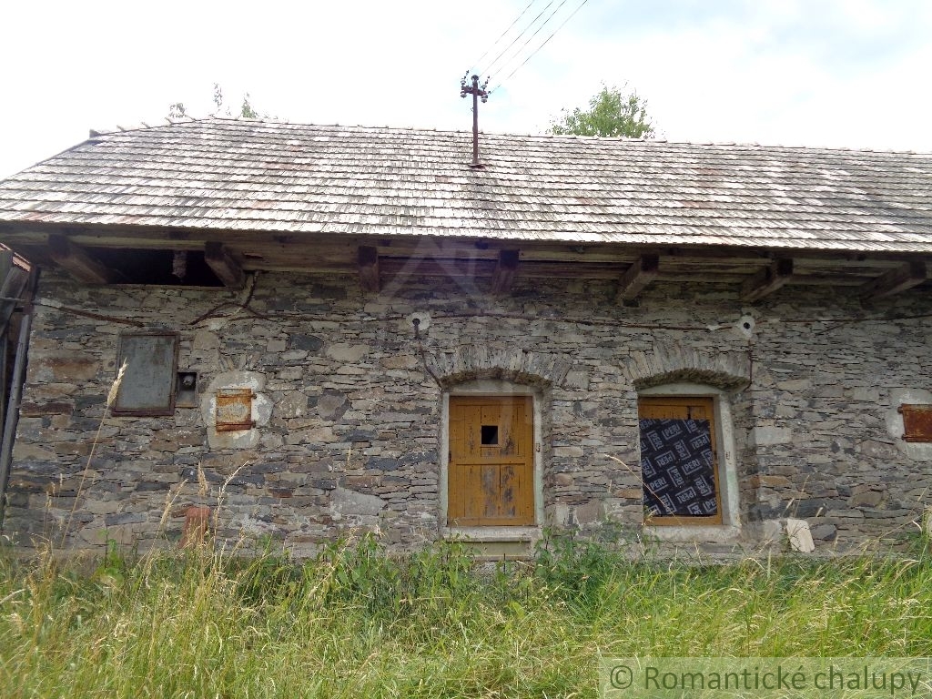 VÝRAZNE ZNÍŽENÁ CENA - Pôvodné gazdovstvo v peknom prostre - 6