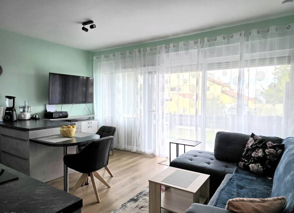 CHORVÁTSKO - 3 izbový apartmán v novostavbe 140 m od mora- V - 6