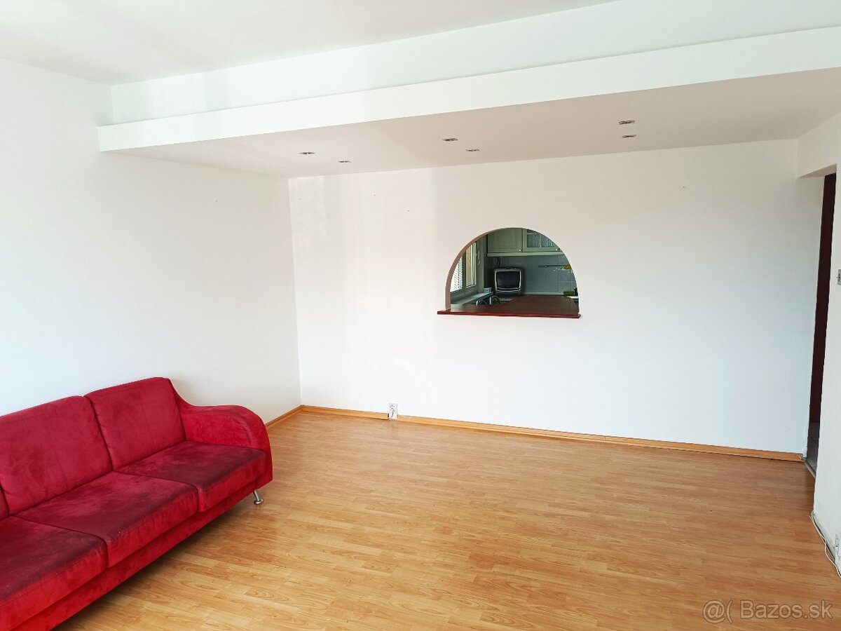 Prenajmeme 3 izbový byt Madridská - 6