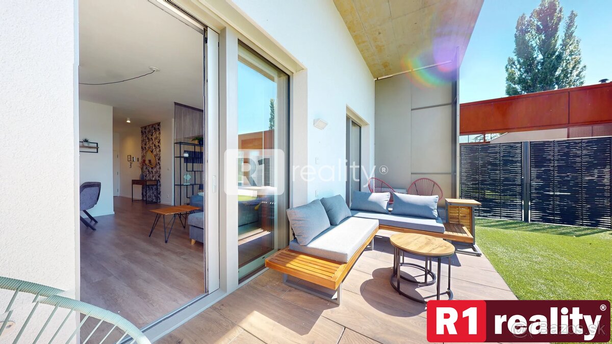 Na prenájom 2 izbový byt 45 m2 + terasa 15 m2 + 30 m2 predzá - 6