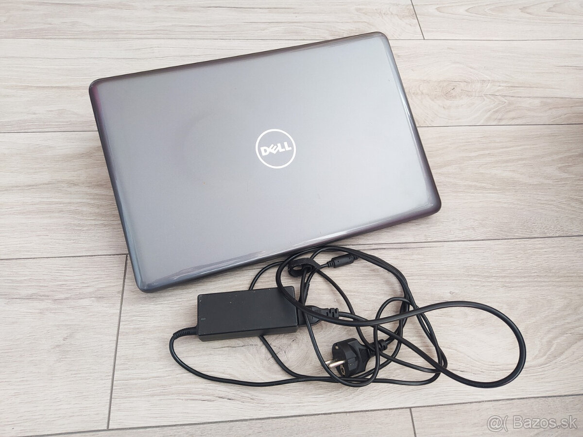 notebook Dell - 15.6", i3-6006u, 2x grafika, 8GB, 256GB SSD - 6