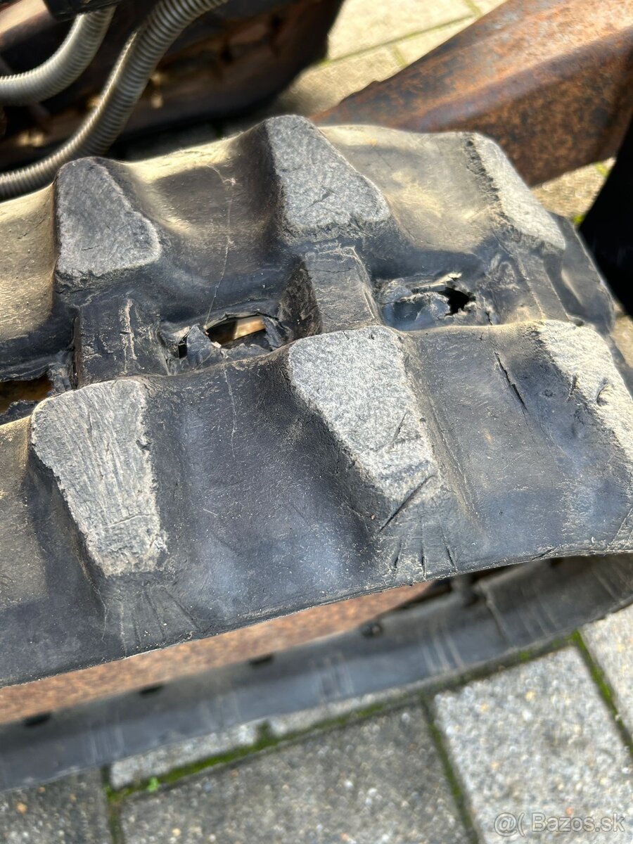 Minibagr Kubota U10 s nulovým přesahem zádě - 6