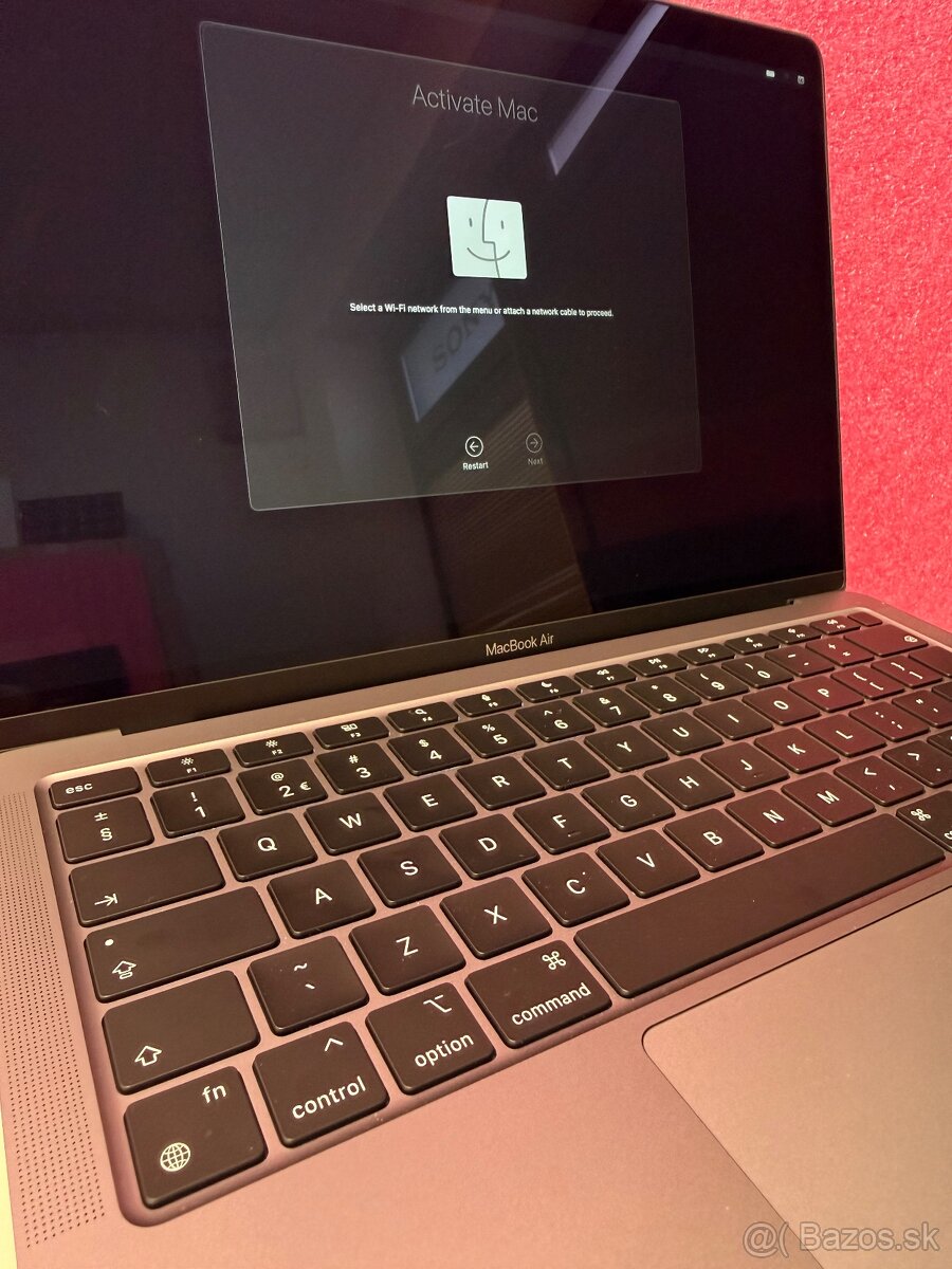 • MacBook Air 13" Apple M1 8-core CPU 8-core GPU 8GB 512GB - 6