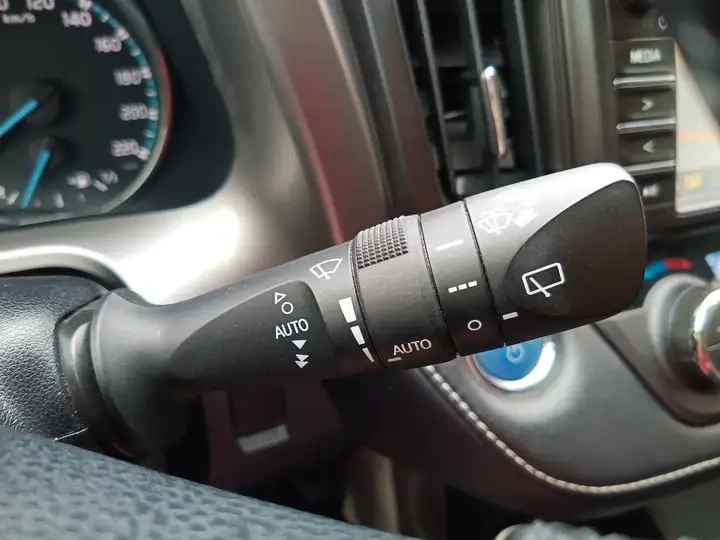 Toyota RAV4 Hybrid - 6