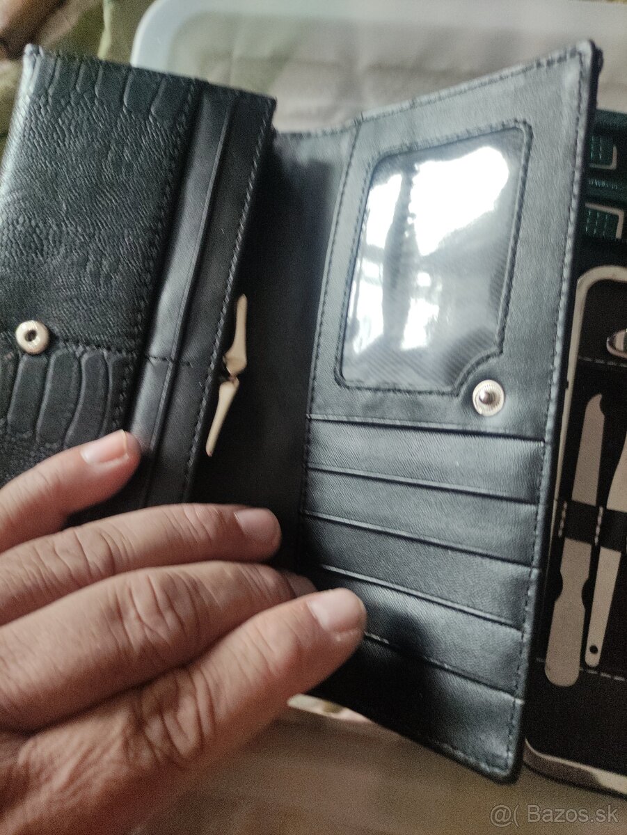 Dámská peněženka a manikúra - 6