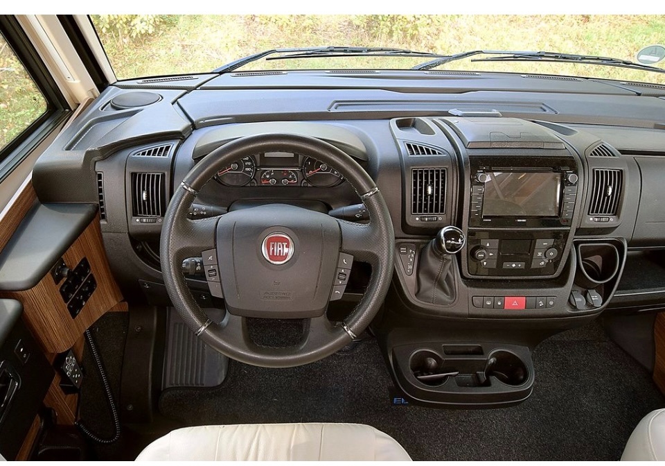 karavan autokaravan Eura Mobil 890 QB - 6