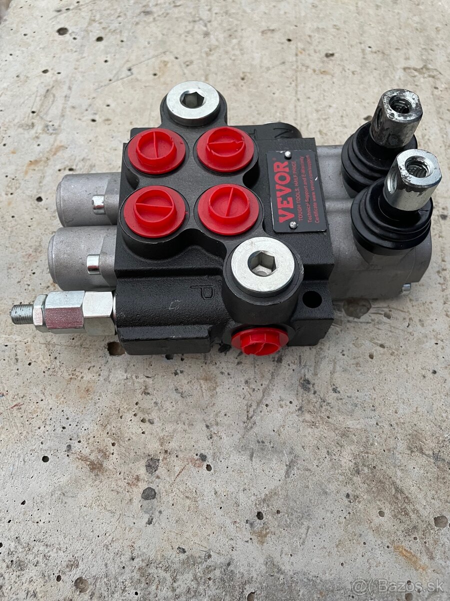 Predám nový dvoj sekciový hydraulivký rozdelovač - 6