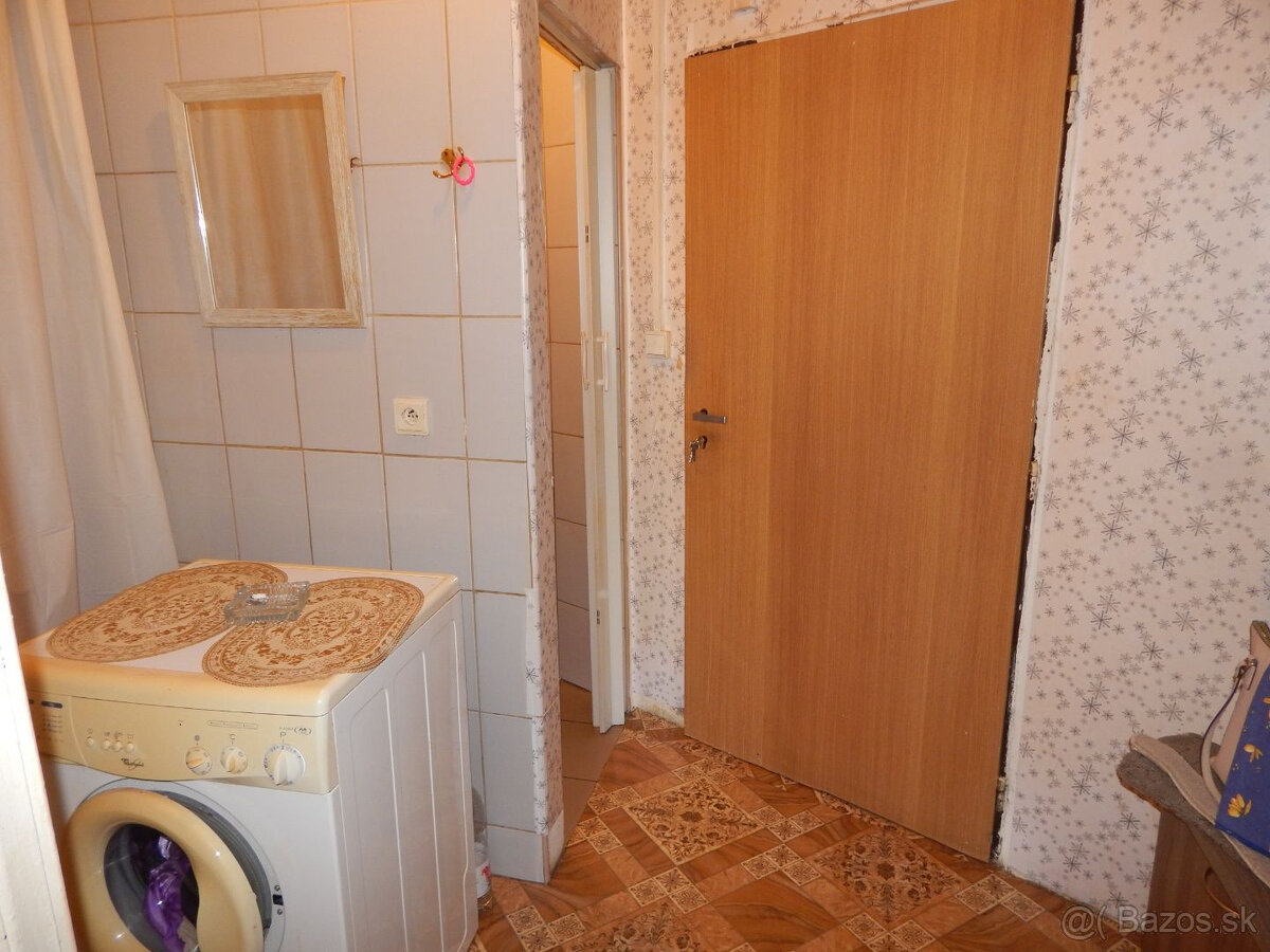 SPEKTRUM REALITY- Na PREDAJ garsónka, 23 m2 s loggiou, okres - 6