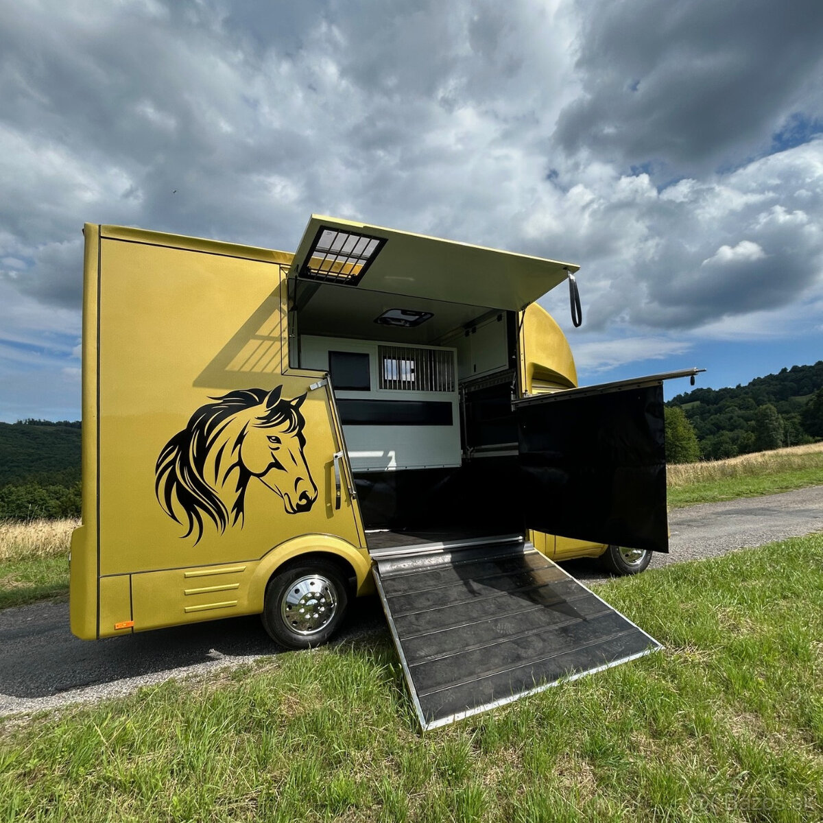 Predám prepravník na kone IVECO - 6