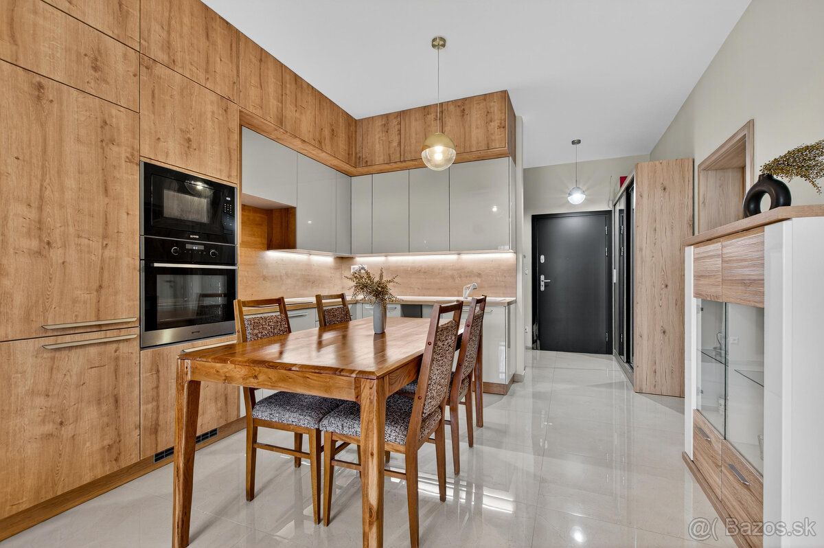 Na predaj 3-izbový byt so záhradkou a vlastným parkovacím mi - 6