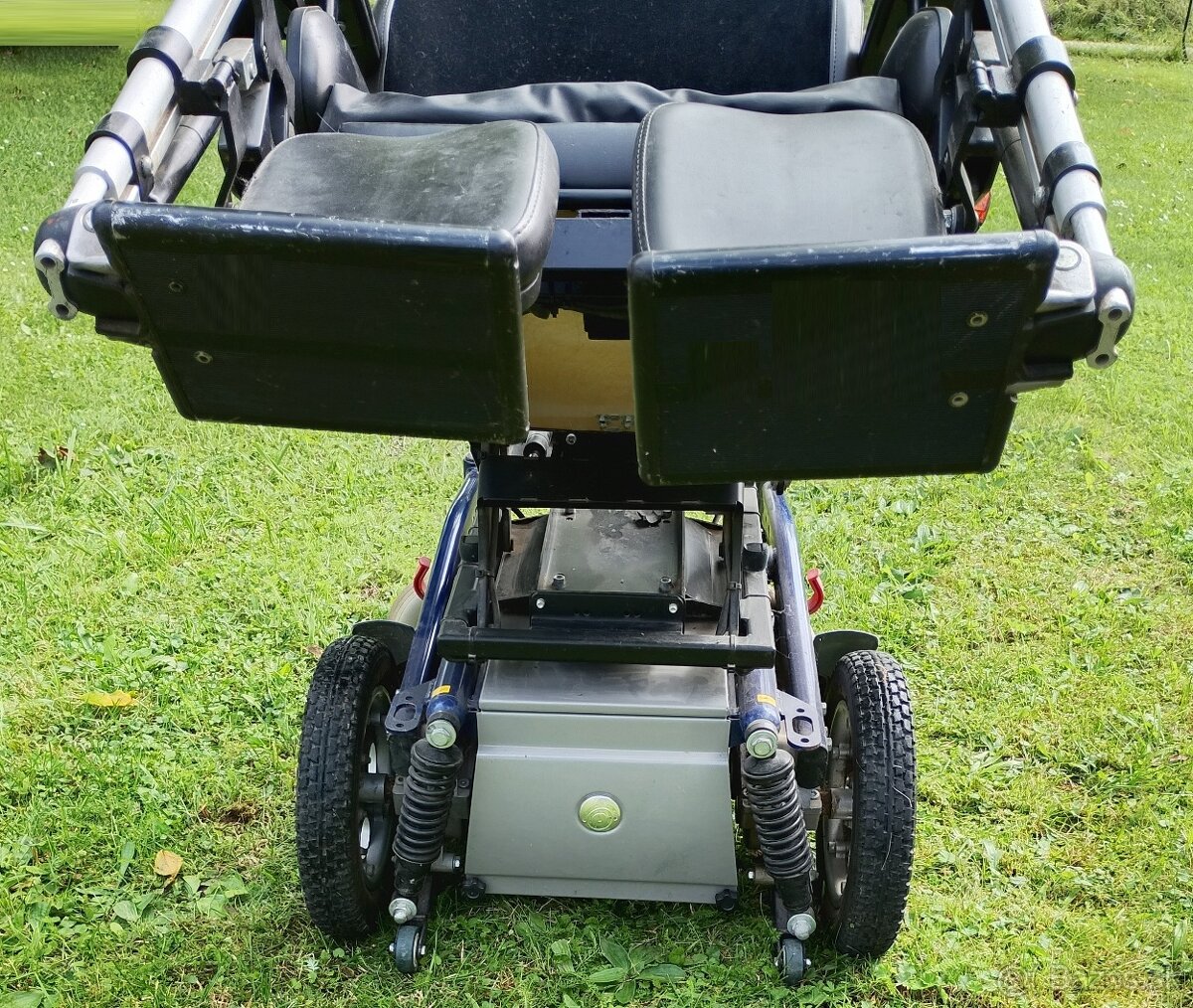 Elektricky invalidný vozík. - 6