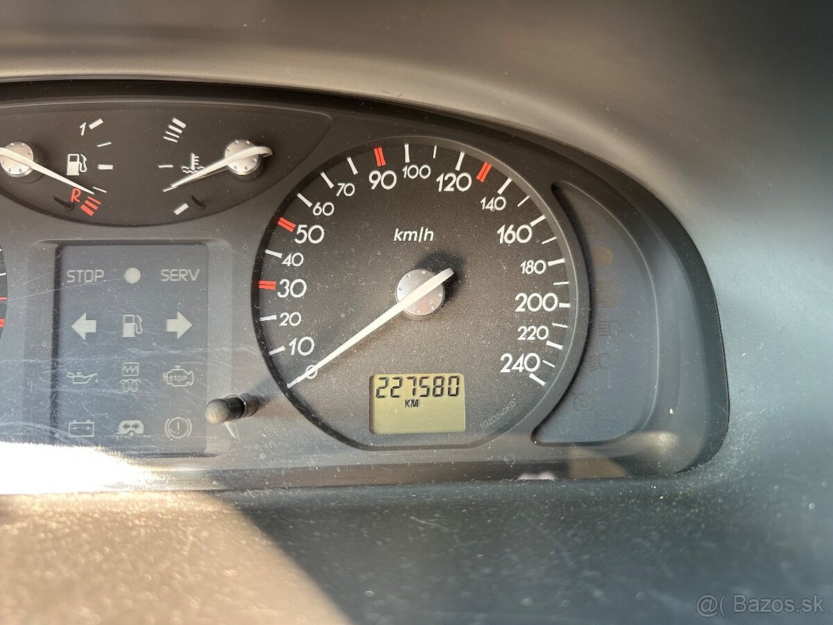 RENAULT LAGUNA II 1,9 dCi 88 kW - 6