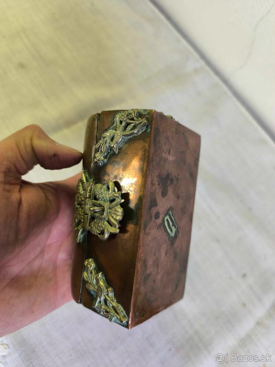 Stará krásne zdobená šperkovnica - 6